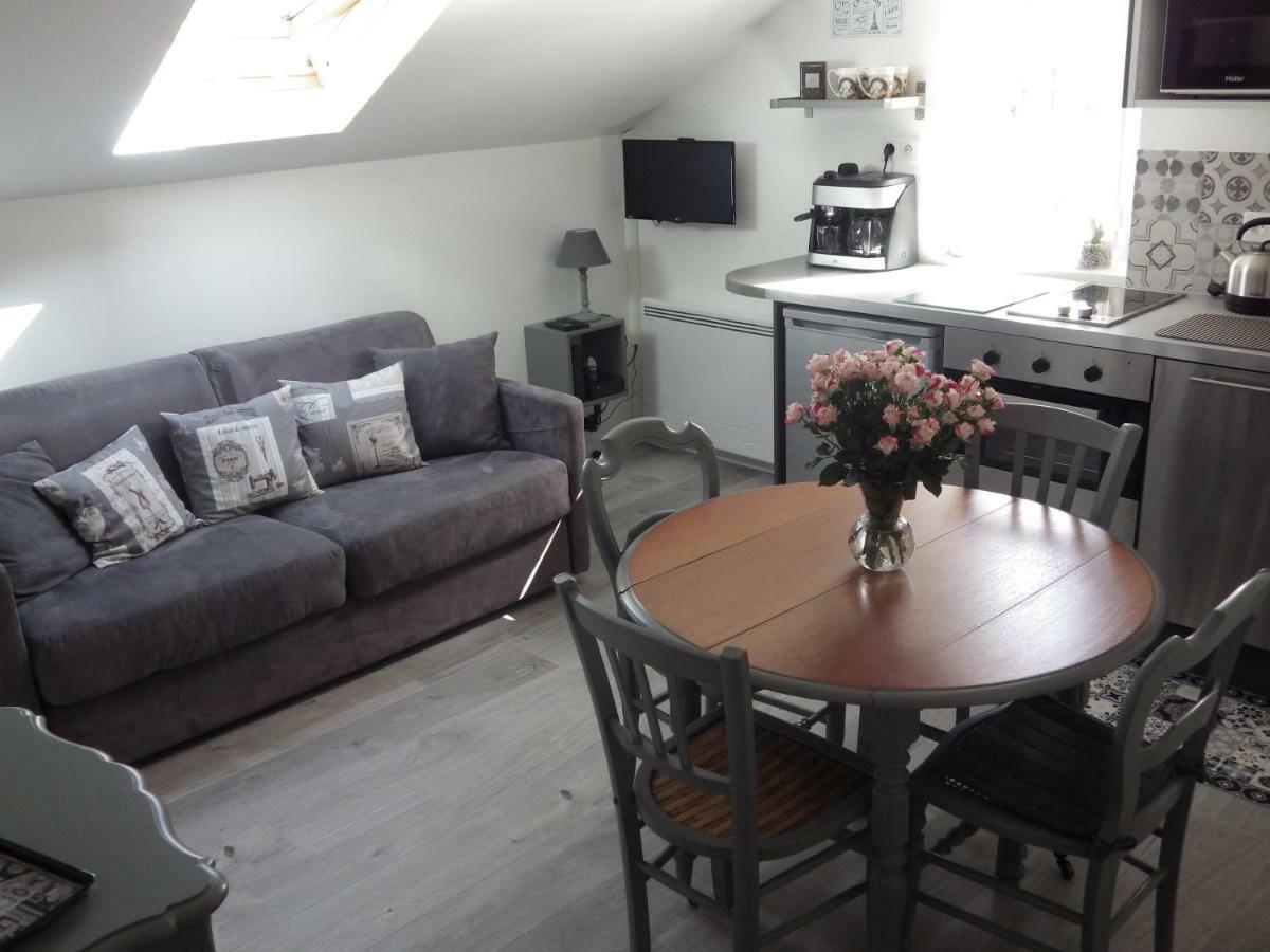 Les Tournelles Apartment *