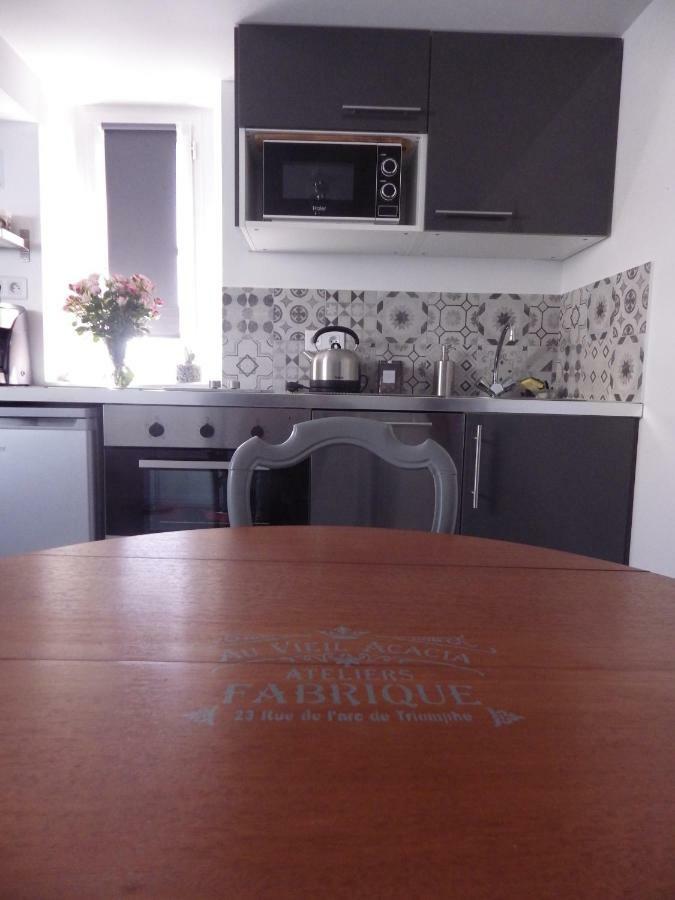 Les Tournelles Apartment *